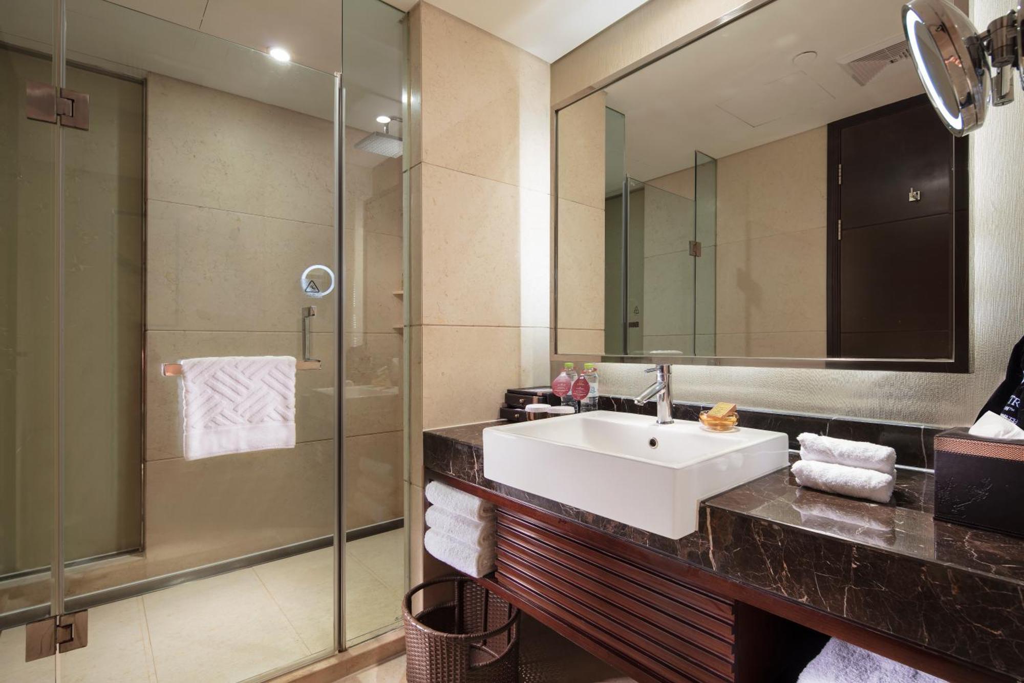 Hotel Doubletree By Hilton Chongqing - Guanyinqiao Railway Station Extérieur photo