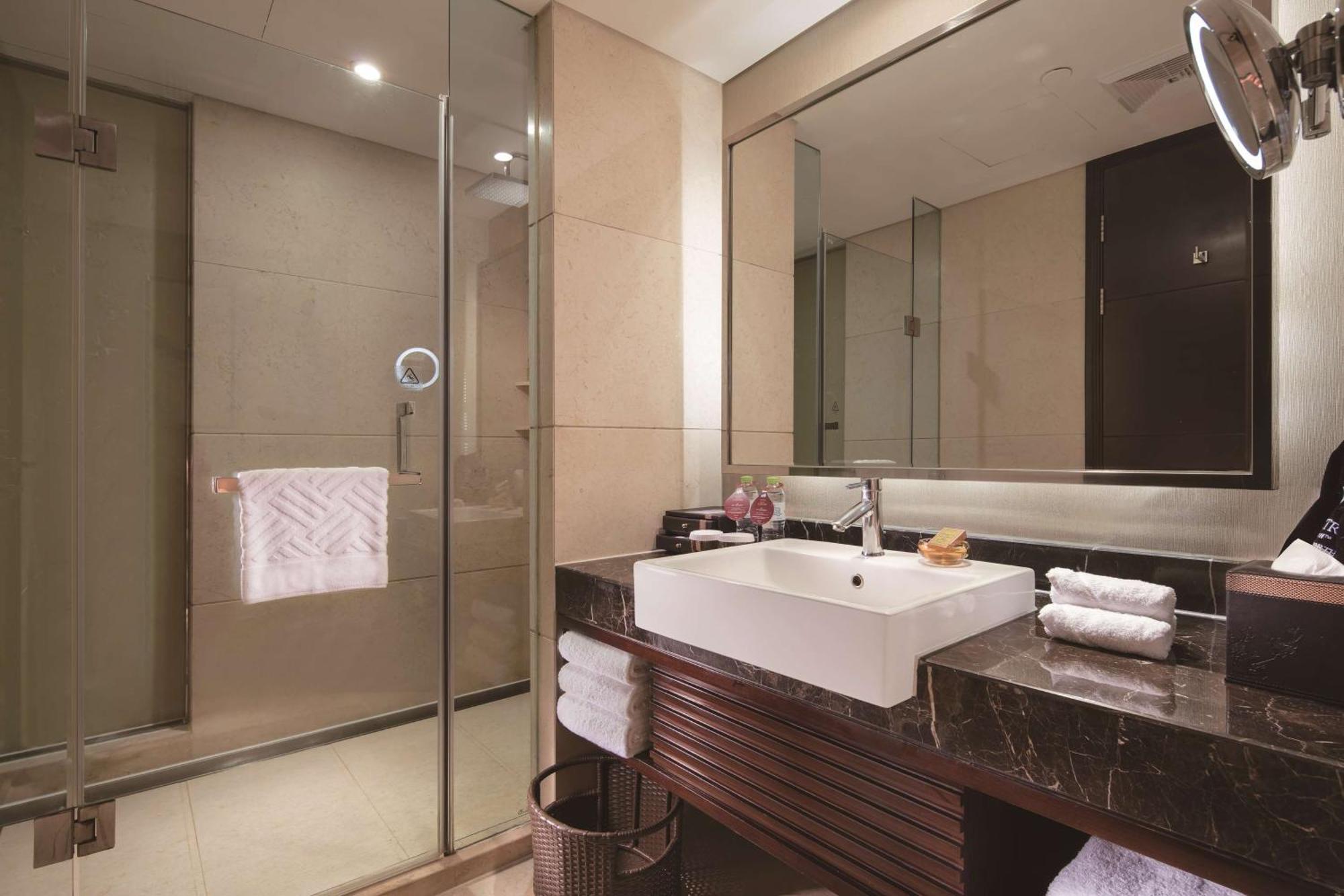 Hotel Doubletree By Hilton Chongqing - Guanyinqiao Railway Station Extérieur photo
